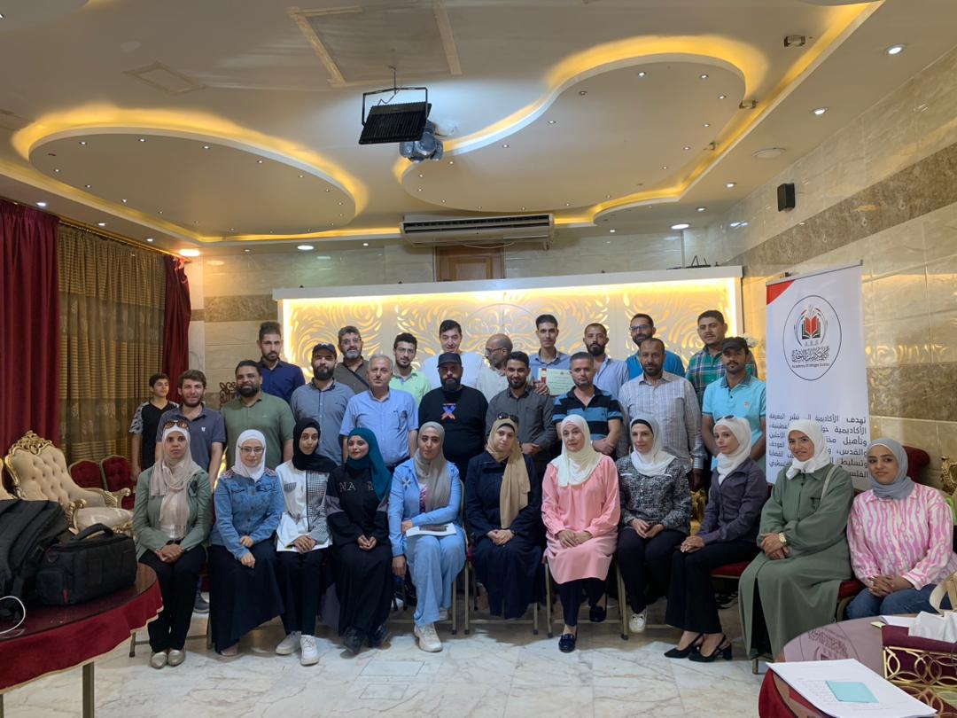 أكاديمية دراسات اللاجئين تختتم دورتها مع 40 شابا فلسطينيا في سوريا كمدربين متخصصين في الشأن الفلسطيني